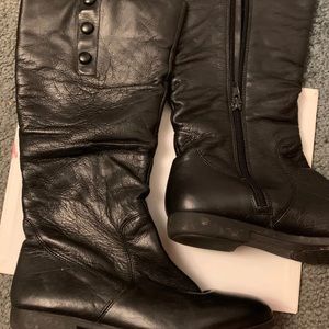 Size 6 Michelle D boots